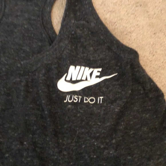 Nike racerback workout tank - Picture 3 of 3